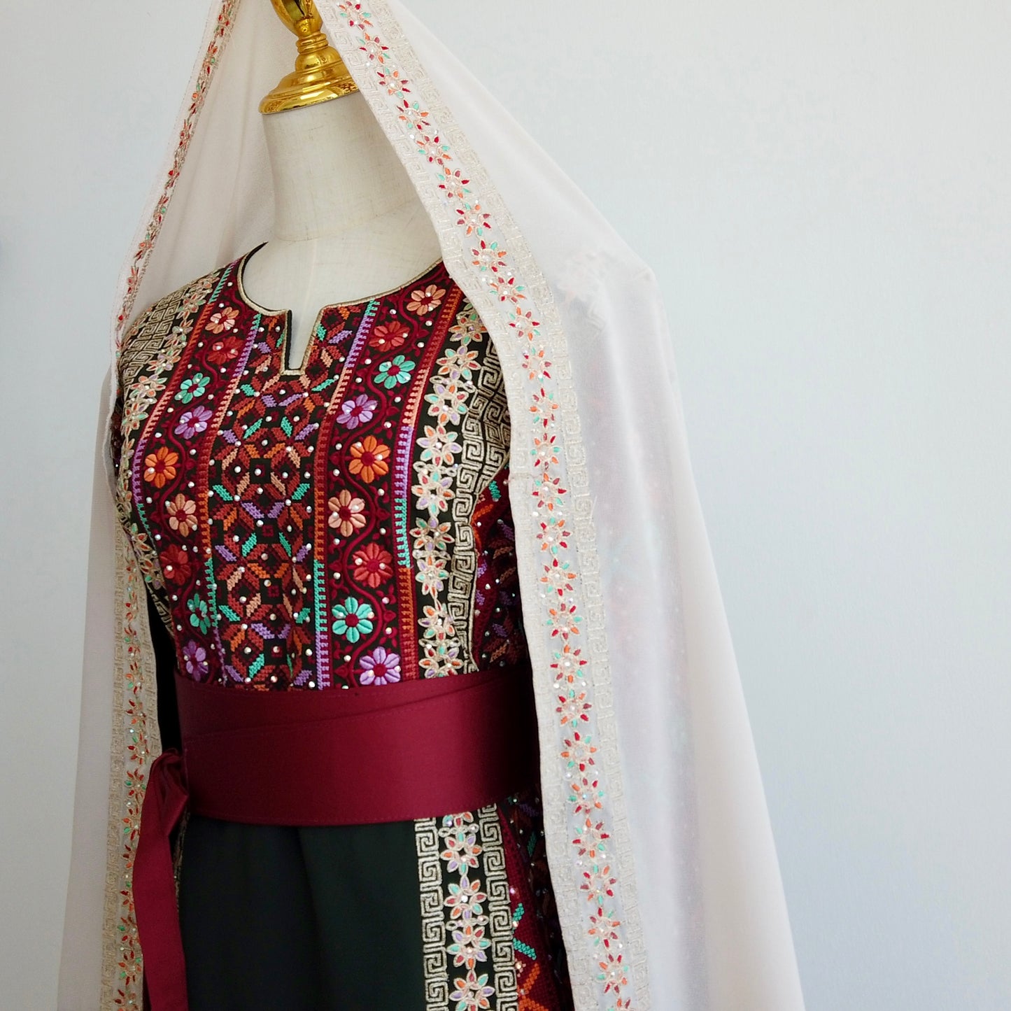 Heritage outfit for women – embroidered Palestinian dress with elegant red accets