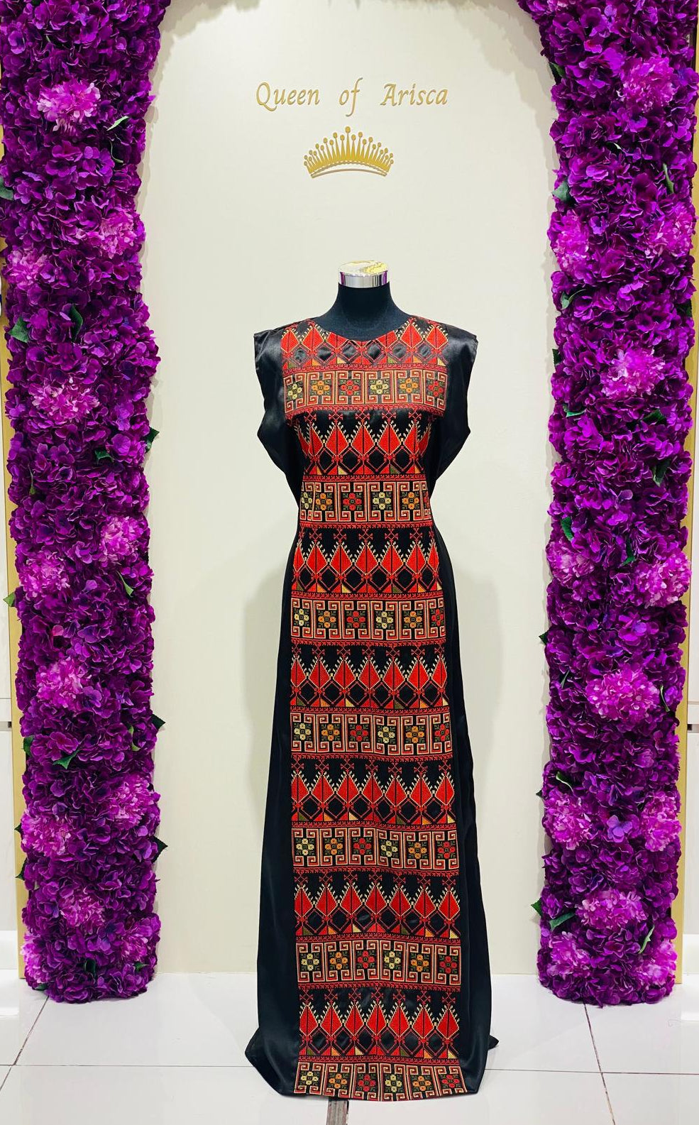Luxury black Palestinian thobe at Arisca Qatar, featuring bold red geometric embroidery.
