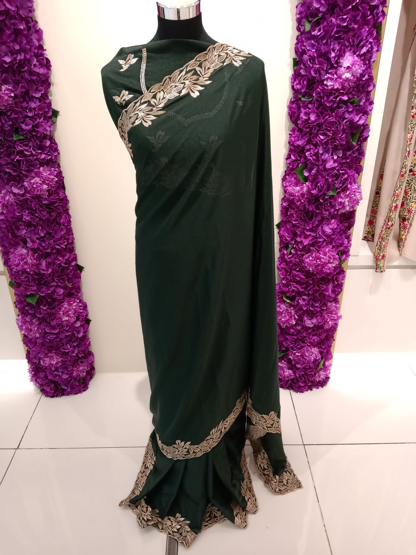 Shop forest green ready-to-wear saree in Qatar. Pre-stitched pleats, lightweight shimmer fabric, perfect for parties & special occasions.