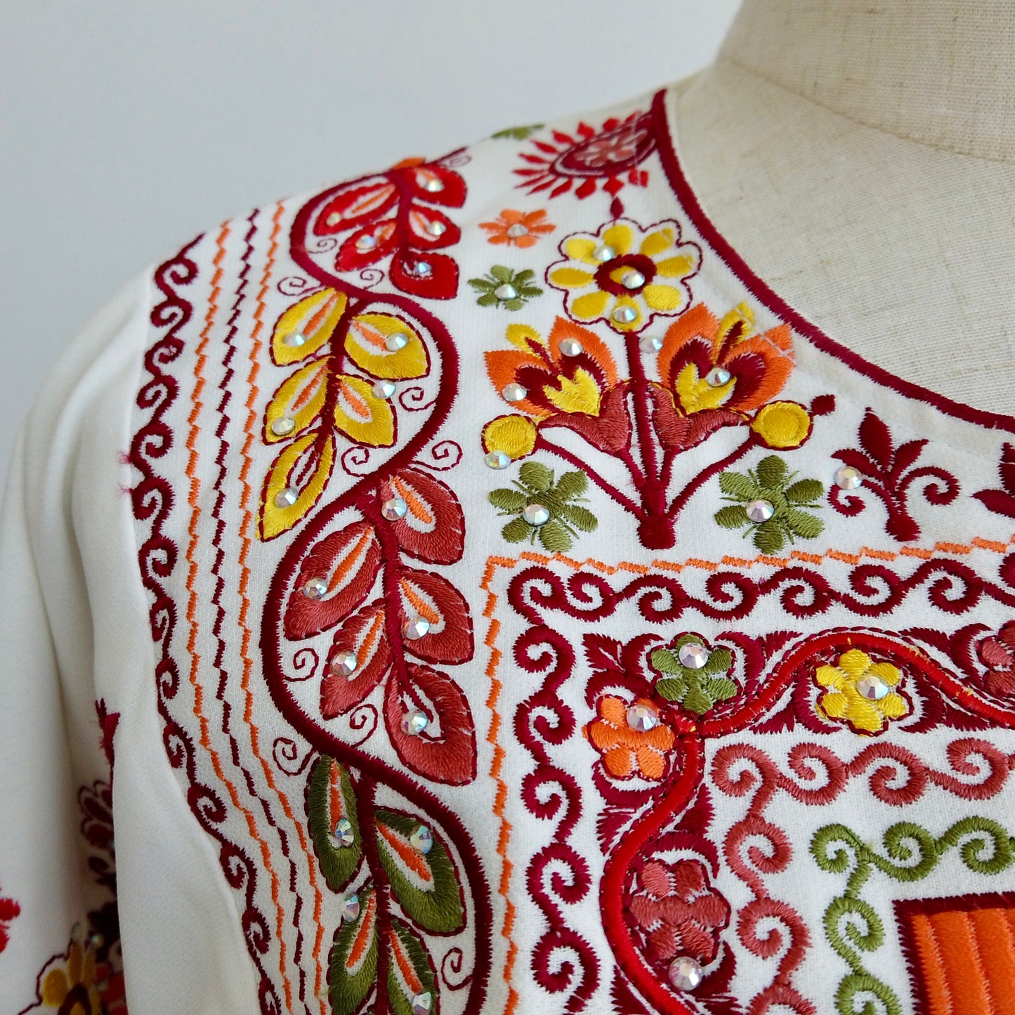 Elegant Palestinian cultural dress for women – Eid and special occasions in Qatar