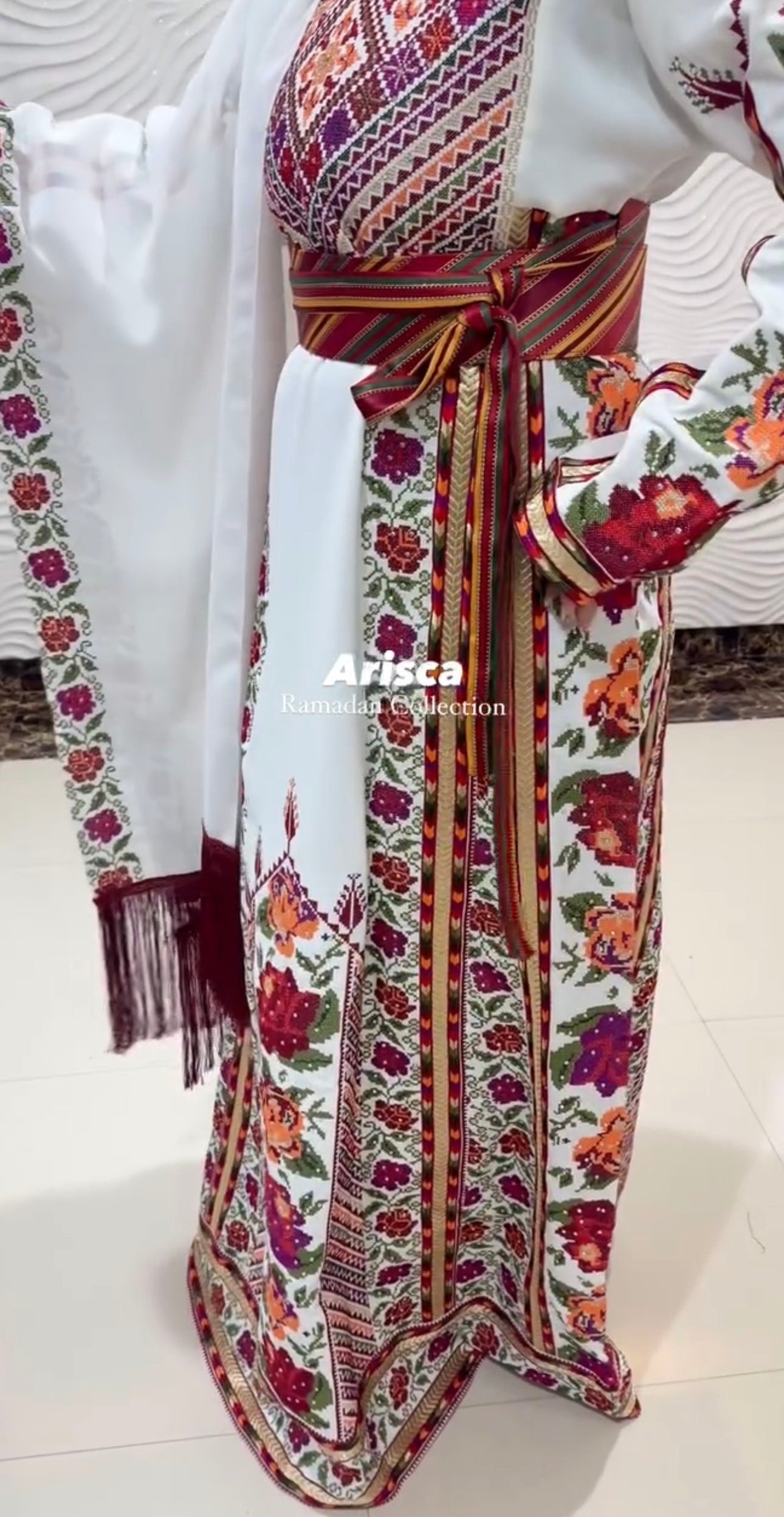 Model wearing the thobe from Arisca’s Ramadan Collection, styled for Eid celebrations.