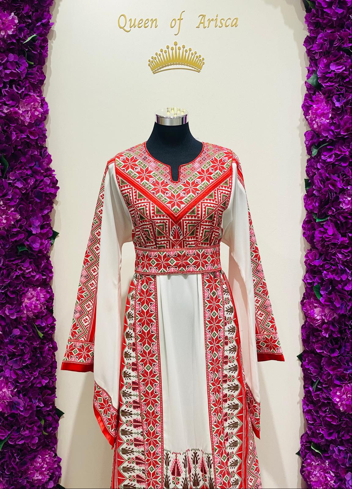 Luxury ivory Palestinian thobe at Arisca, detailed with red geometric embroidery.