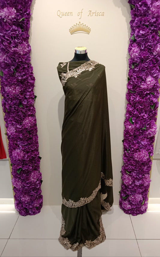 Shop olive green ready-to-wear saree in Qatar. Pre-stitched pleats, lightweight shimmer fabric, perfect for parties & special occasions.