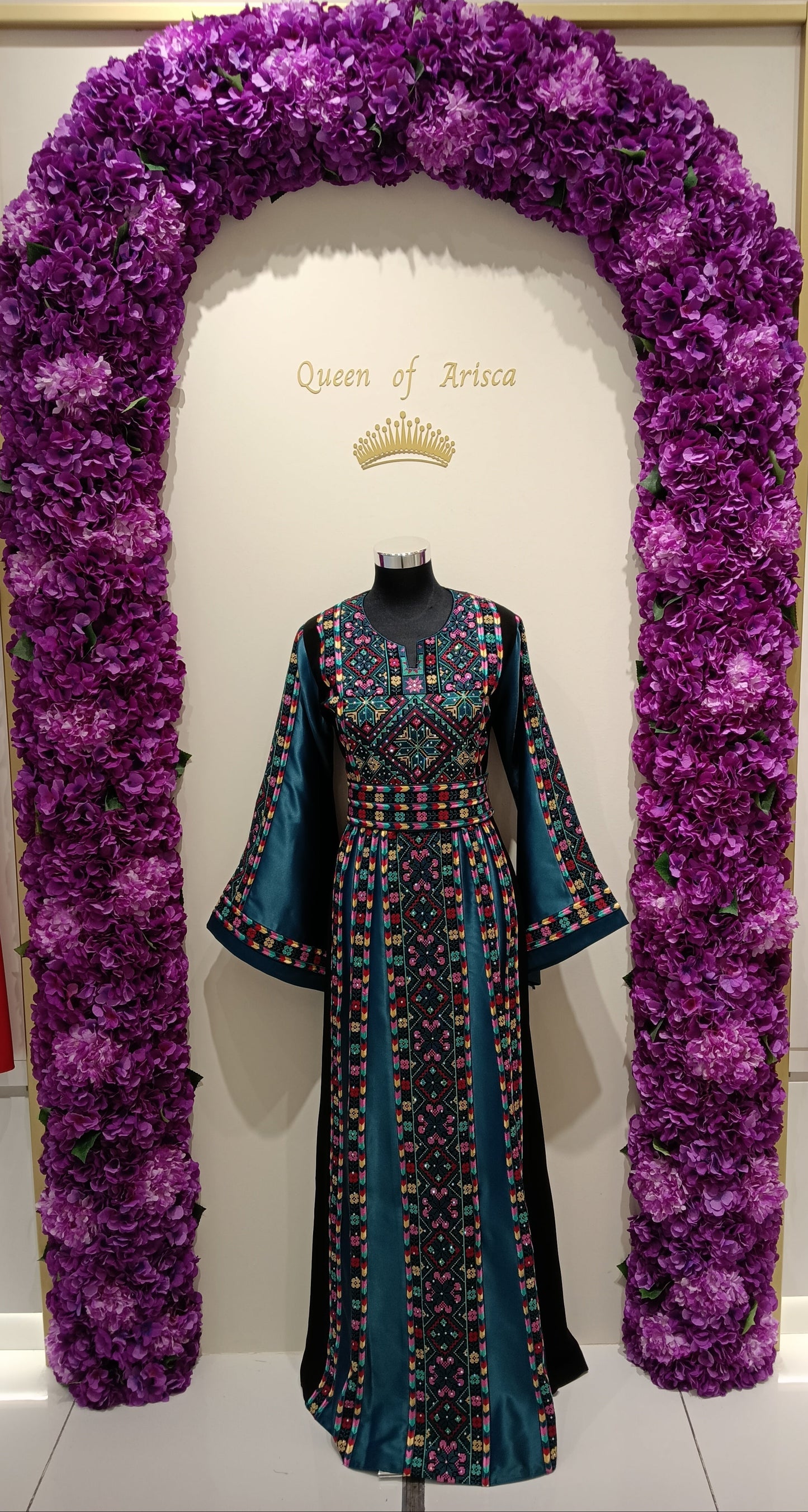 Elegant Palestinian embroidered thobe in Qatar. Teal luxury dress, perfect for events, gatherings & cultural occasions.