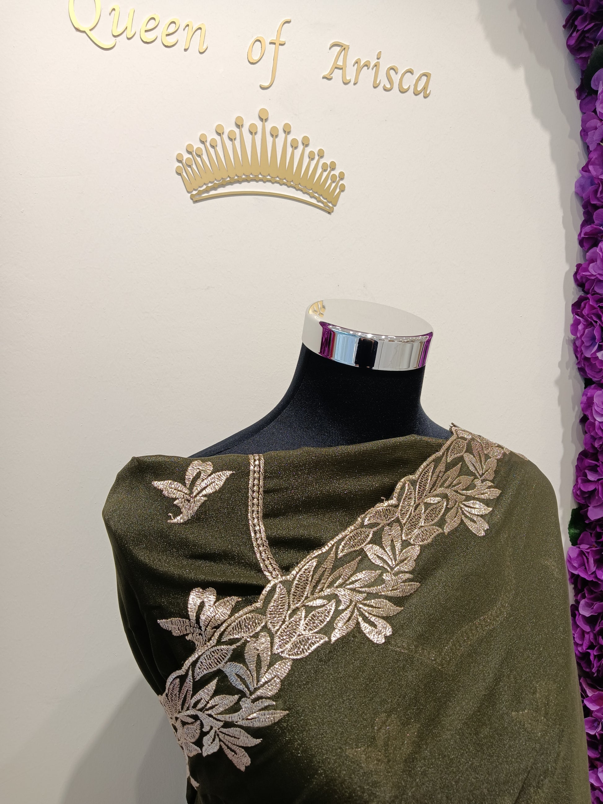 designed for modern elegance in Qatar. Made from a lightweight shimmer fabric, it offers a graceful flow with a soft, luxurious finish.