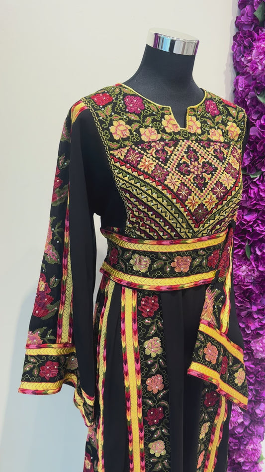 Authentic Palestinian Thobe – Traditional Embroidered Dress in Qatar